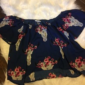 SUPER CUTE!!! Boutique Off the shoulder shirt